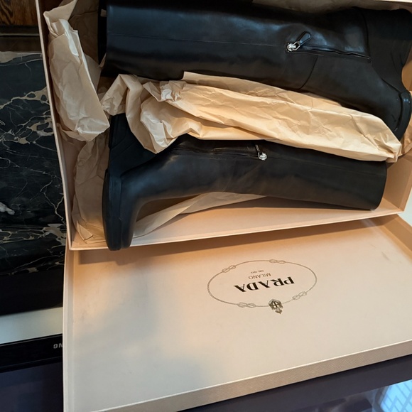 Beautiful Prada Boots from Holt Renfrew size 39 Black - Picture 11 of 15